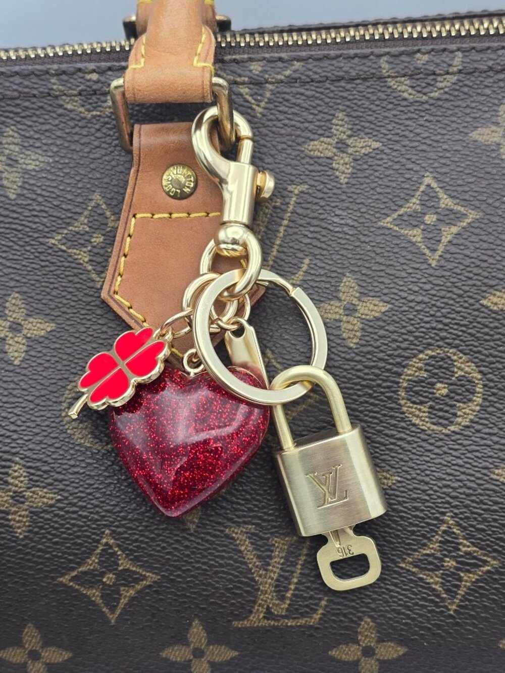 LV Authentic Gold Lock & Key 🔑 Luxury Bag Charm w/ Unbranded Heart Keychain